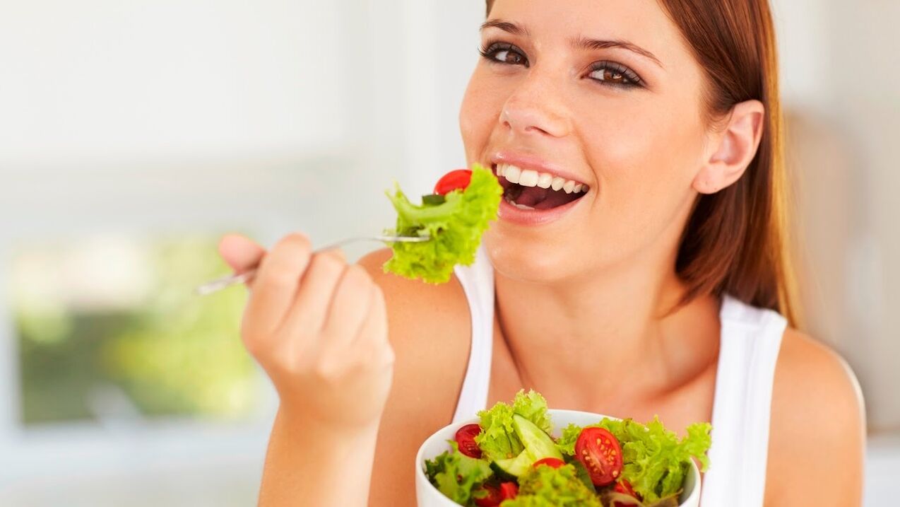 ēst zaļos salātus uz slinkas diētas